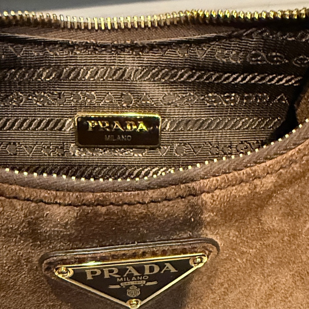 Prada Re-Edition suede mini-bag 2005 - Picture 11 of 12